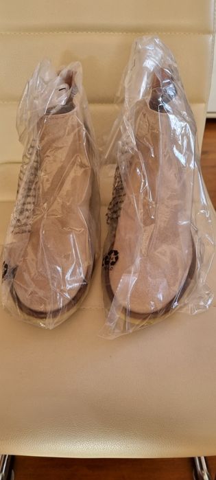 Боти H&M НОВИ...