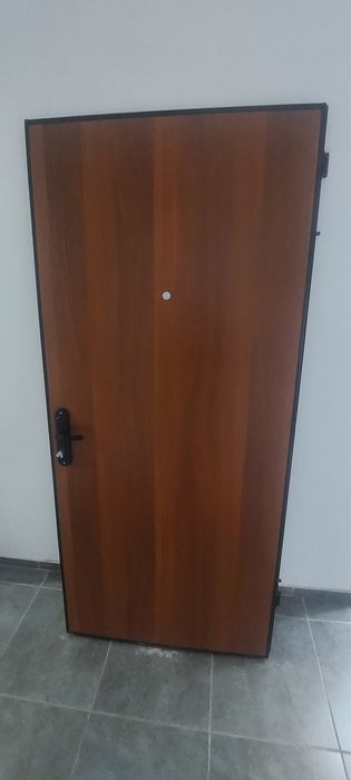 Дверь входная продам
