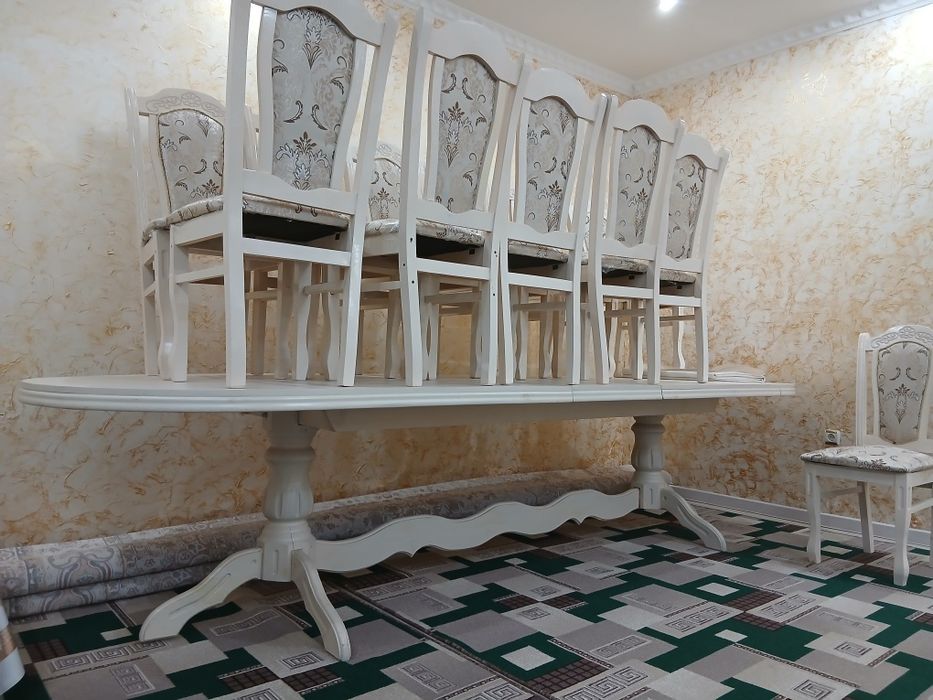 Продаётся стол и стулья