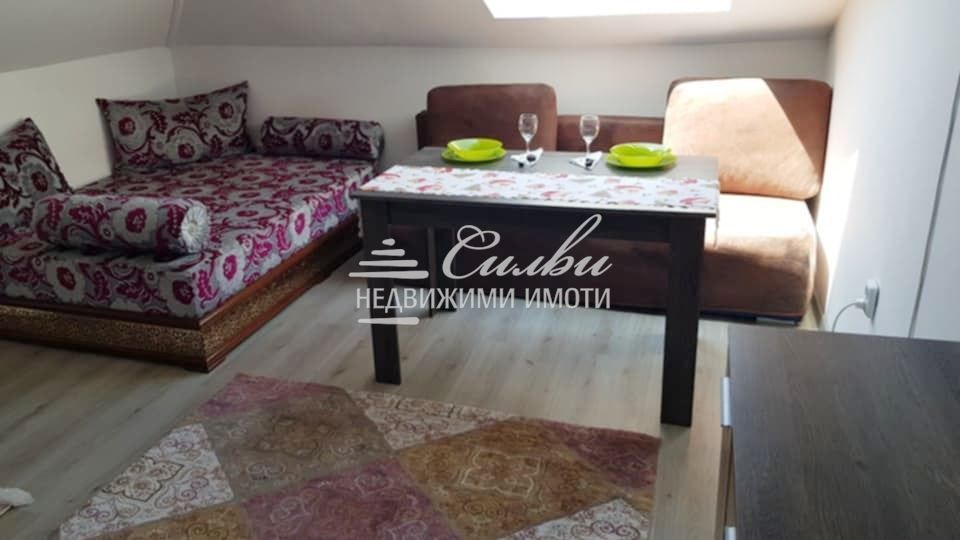 Дава се под наем Едностаен апартамент в Шумен, Военно училище - 28 кв.м за 204 € - Снимка #1