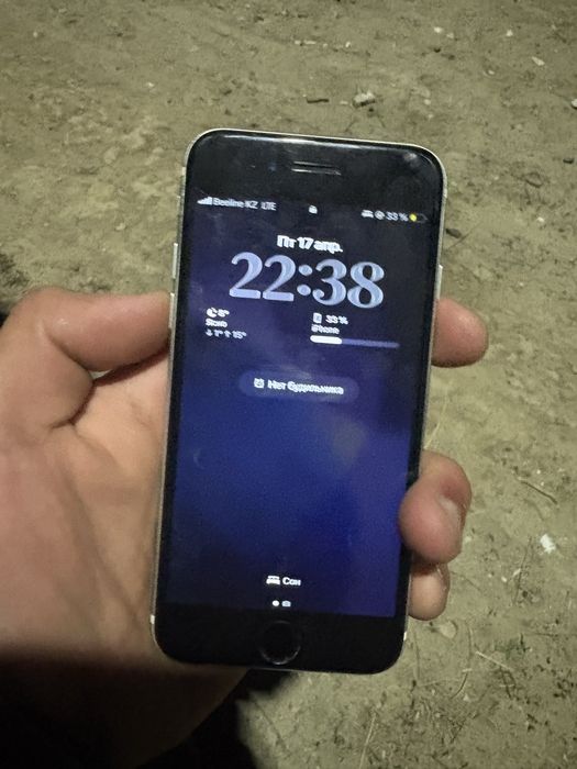 продам айфон se 2020