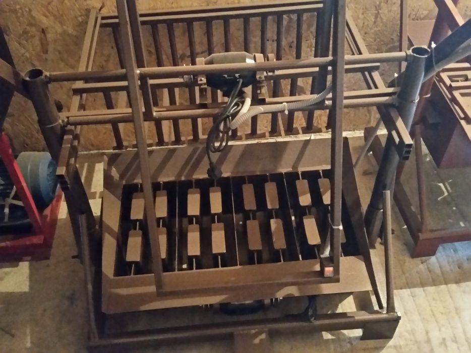 Станок для пескоблока.