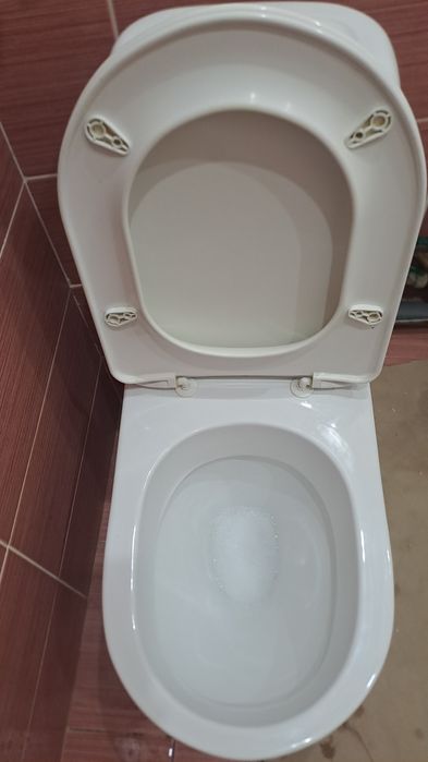 Продам унитаз в хорошем состояний