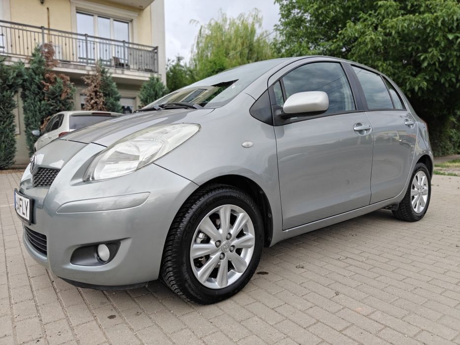 Vând Toyota Yaris Automat