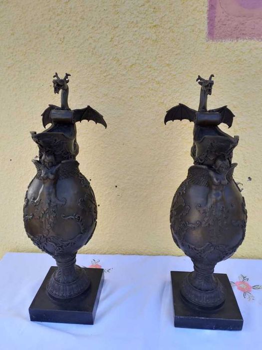 Carafa dragon din bronz