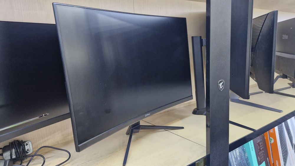 ZIFFLER 27" CURVED Gaming Monitor