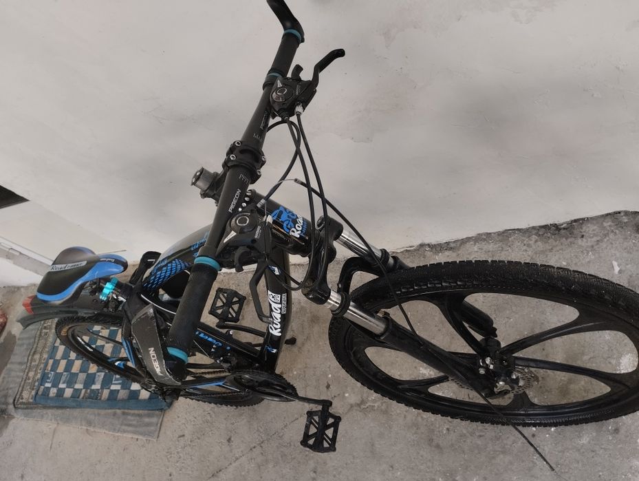 Скарасной велосипед совсем новый