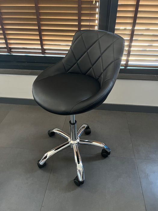 Черен стол на колелца Сохо (мостра) – 24м гаранция