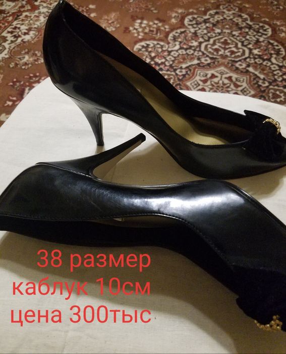 Женская обувь на каблуках и без.