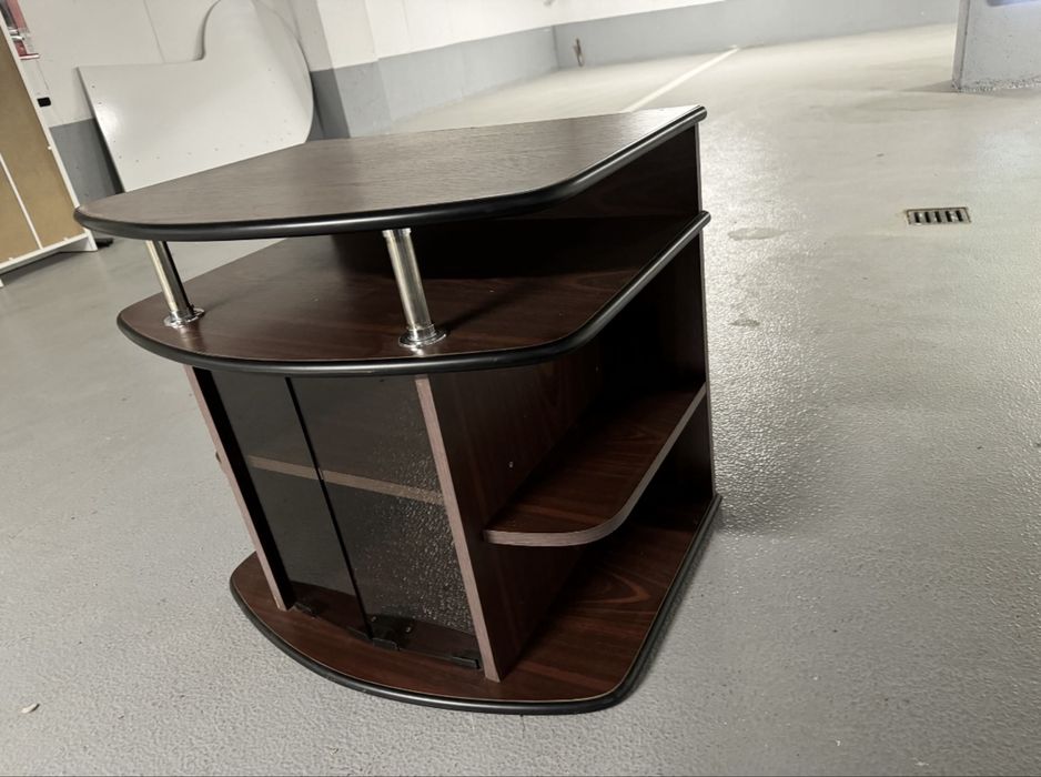 Comoda cu rafturi si usi de sticla