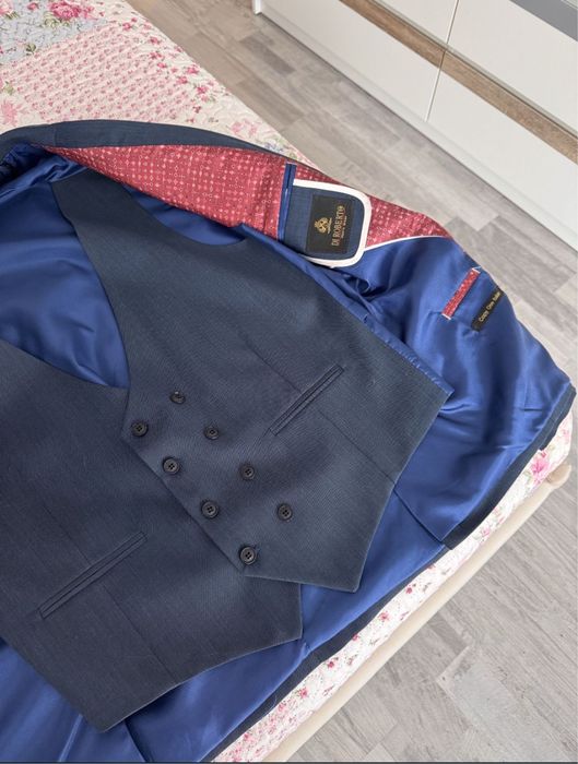 Costum barbatesc ca nou