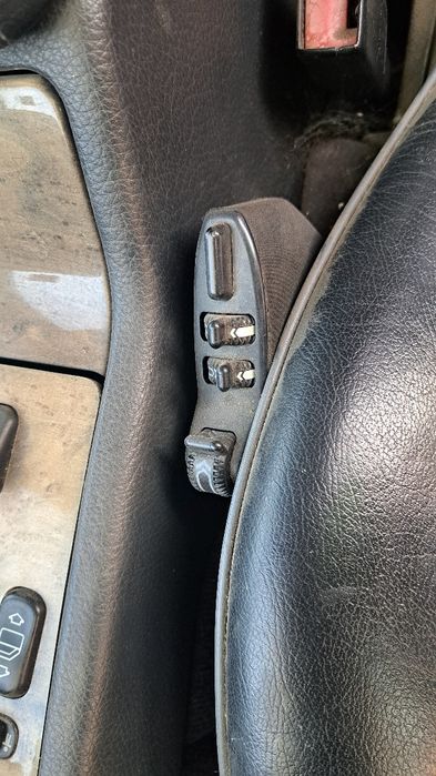 Mercedes  E  320  W 210