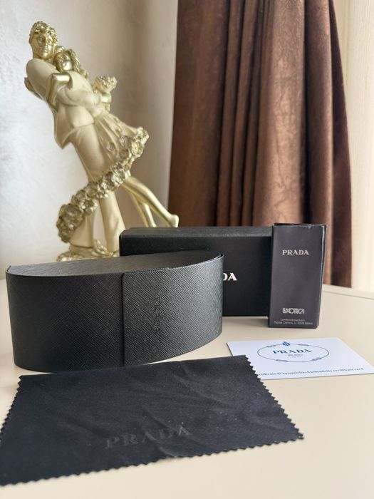 Слънчеви очила Prada