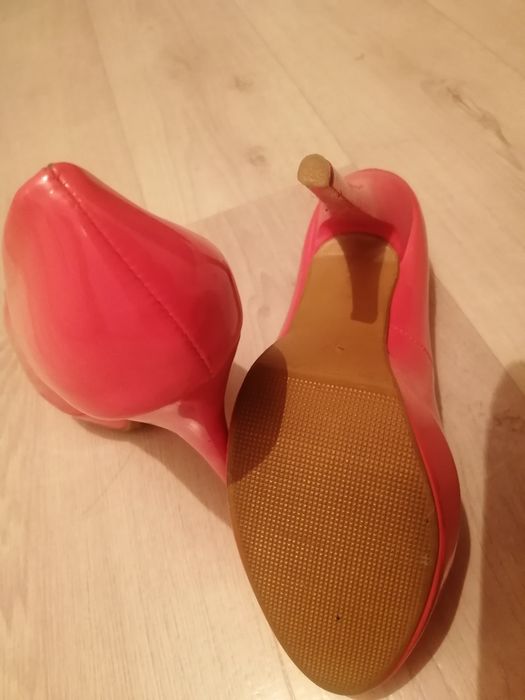 Продам 3 пары обуви