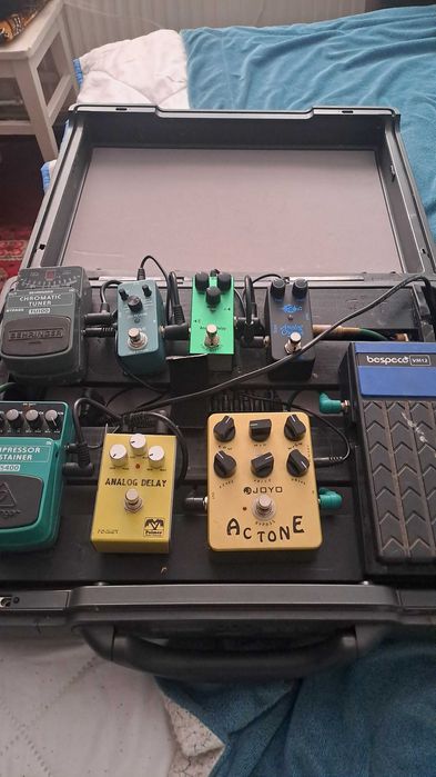 Pedaliera şi chitara