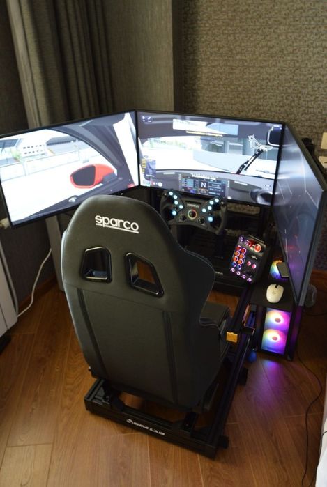 Simlab gt1 evo + слайдери + интегрирана стойка за 3 монитора за сим рейсинг sim racing rig кокпит cockpit
