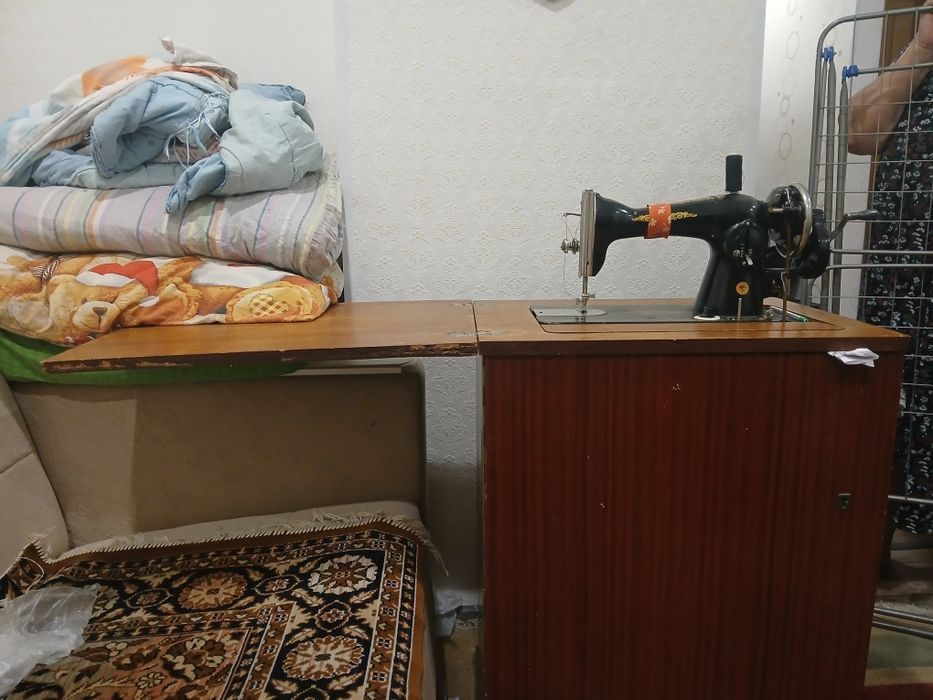 Продам швейную машинку