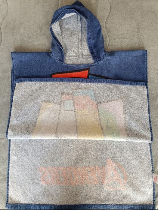 Хавлиено пончо Zara Avengers панталонки за плуване Next