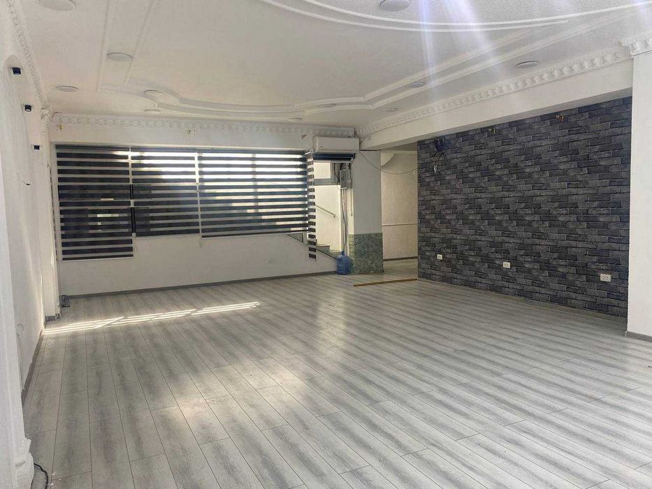 Аренда цокольный этаж в центре