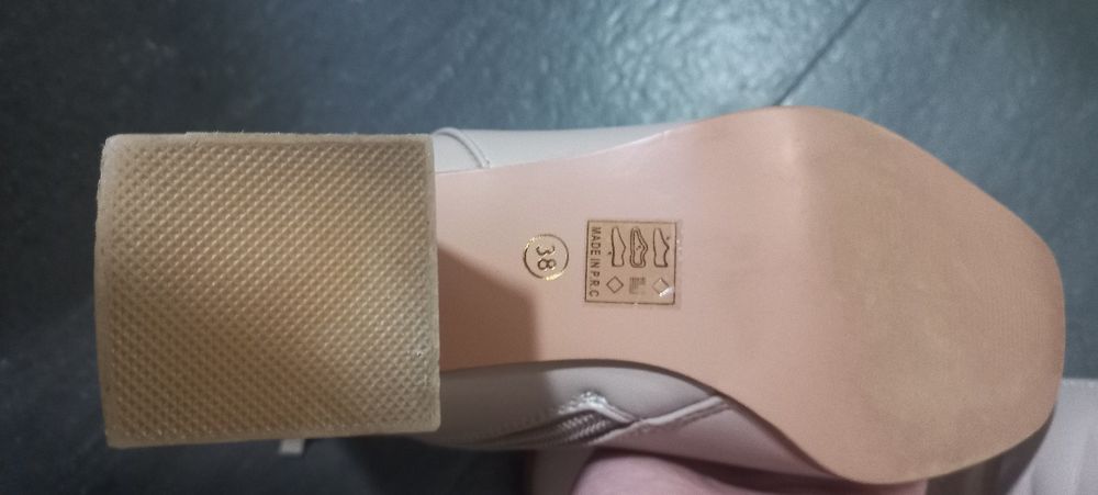 Vand botine de dama DeeZee