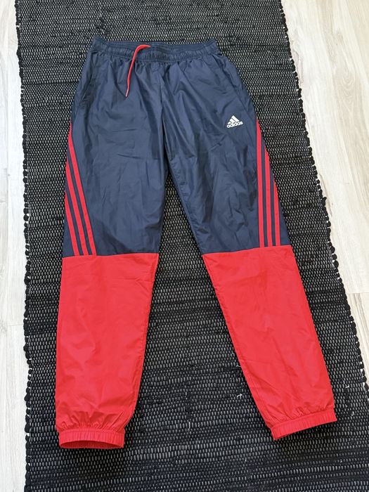 Екип Adidas essentials