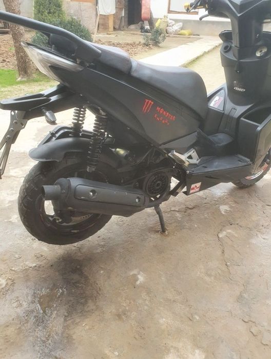 Skuter italiya r2