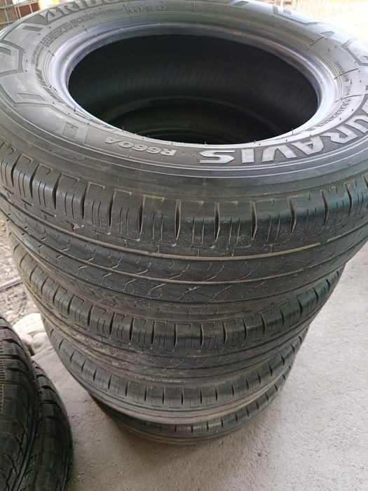 Летняя резина 235/65 r16c грузоподъёмная.