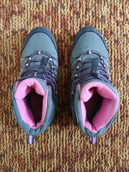 Удобни и запазени обувки