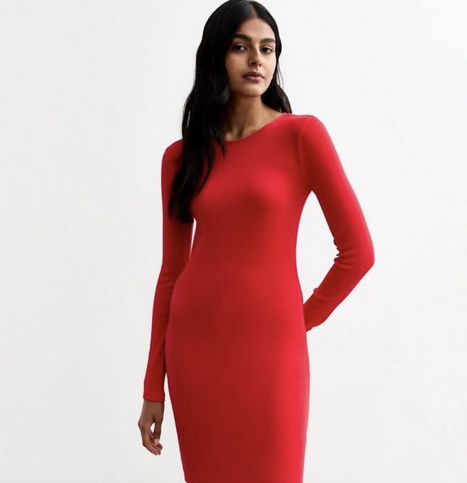 Коасное трикотажное платье