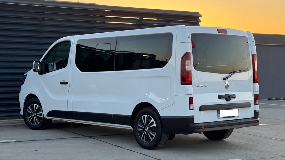Renault Trafic 2022 2.0 150 CP Extra-Lung 8+1 Locuri Euro 6