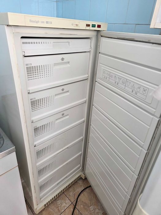 Продавам два фризера SNAIGE -122 единия е почти нов ИЗГОДНО