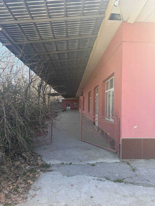 Маҳсулотларни сақлаш омборхонаси ва музлатгич биноси
