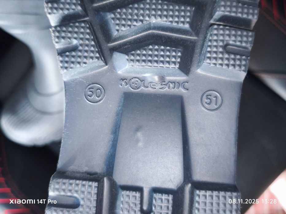 Резиновые сапоги большие