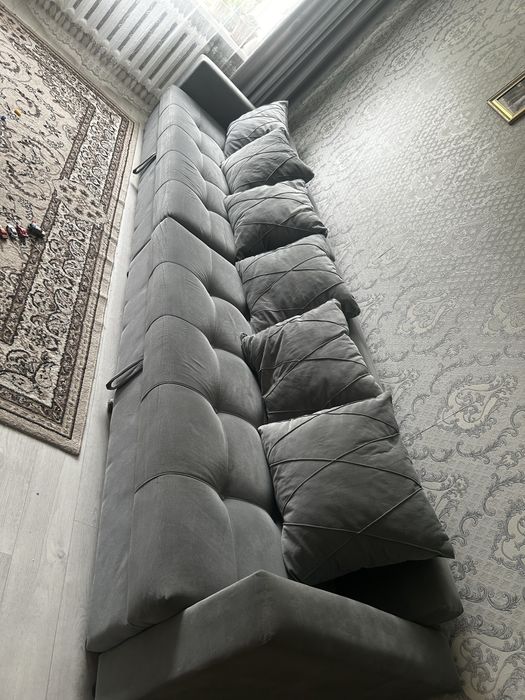 Продам диван в отличном состояний 4 метра