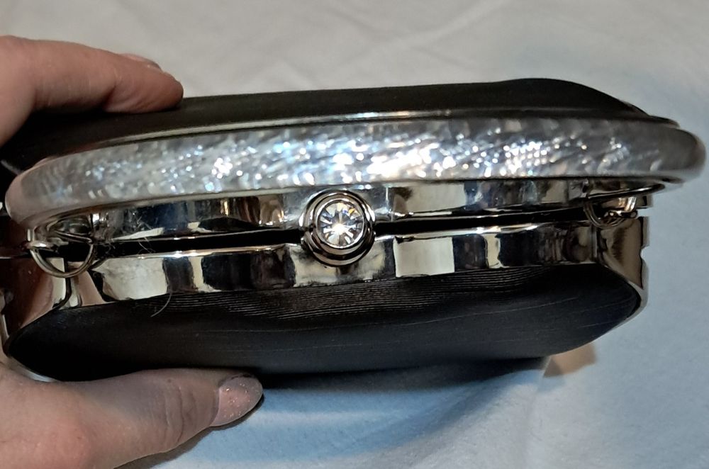 Нова чанта, вечерна, тип Ябълка, черна