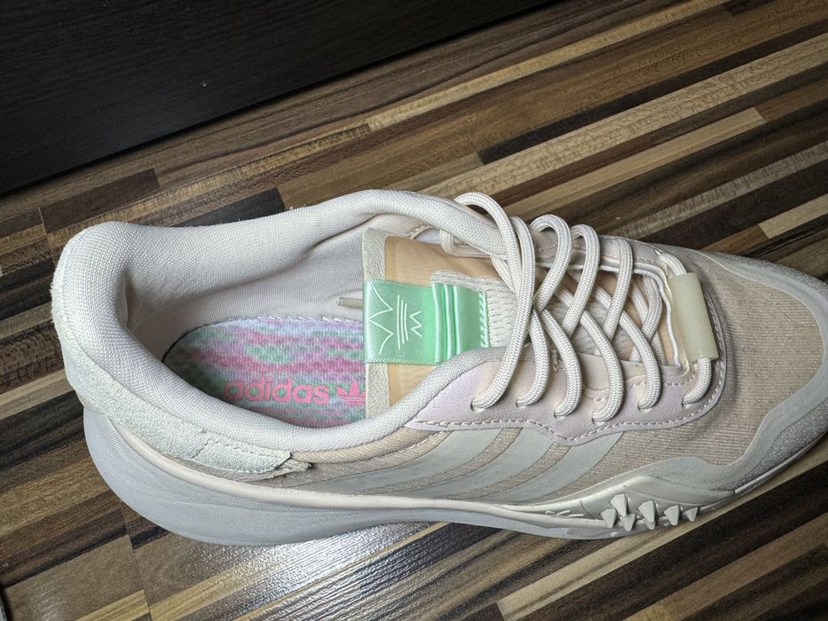 Pantofi Adidas noi 37 1/2