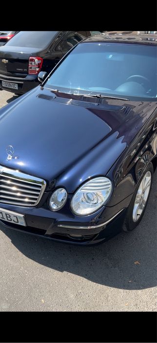 Mercedes Benz W211