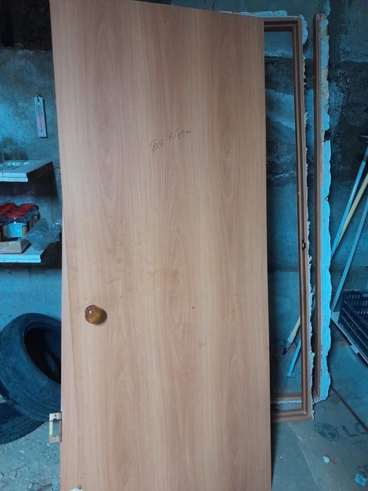 Продам межкомнатные дверей