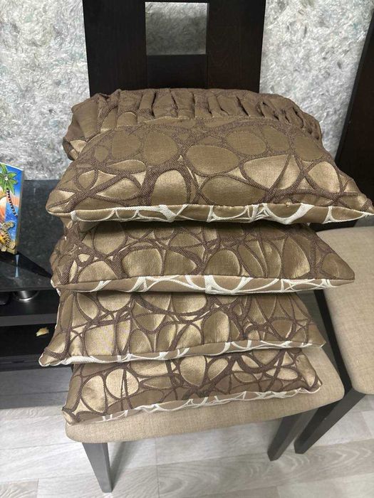продам подушки для дивана 4 штуки