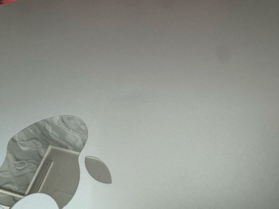 Продам MacBook Air 13 2025