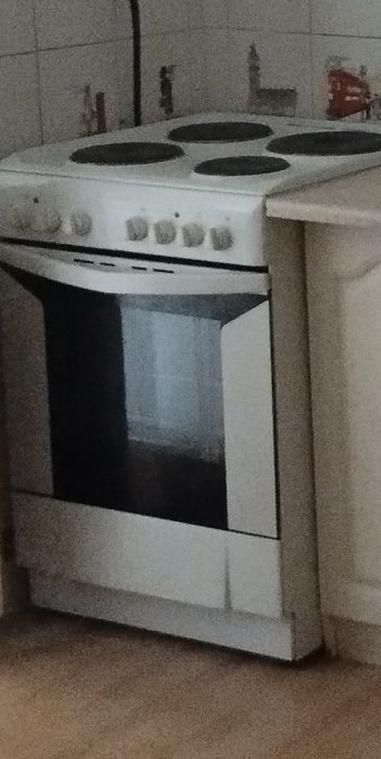 Продам электроплиту Индезит 4 камфорки