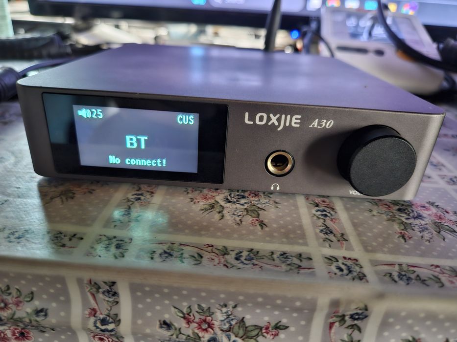 Vând amplificator Loxjie A30  Bluetooth, USB etc.