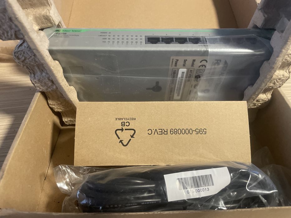 Switch Allied Telesis 8 porturi nou