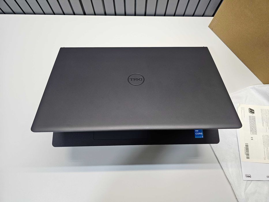 ПРОДАМ Dell Vostro 3530/15 Ноутбук Core™i3-1305U/8GB/512SSD/15.6"120HZ