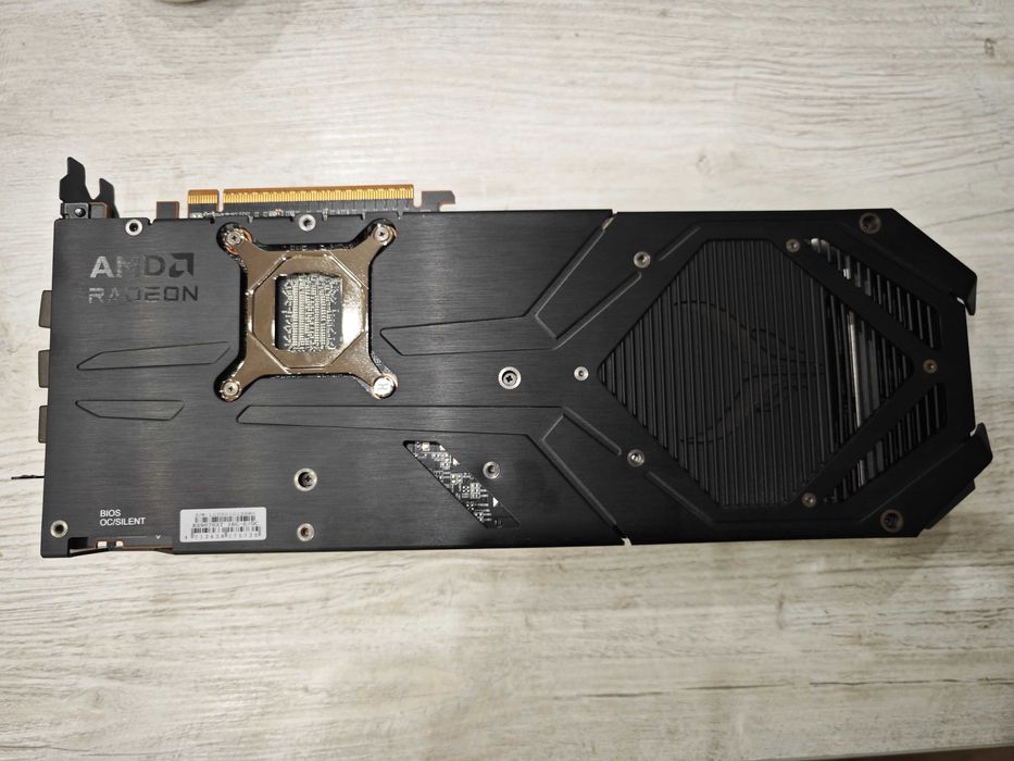 Продавам PowerColor 9070 XT Red Devil 16G-E/OC