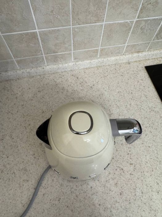 Оригинальный чайник Smeg