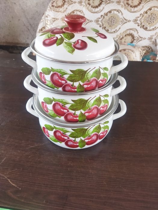 Белые кастрюли б/у