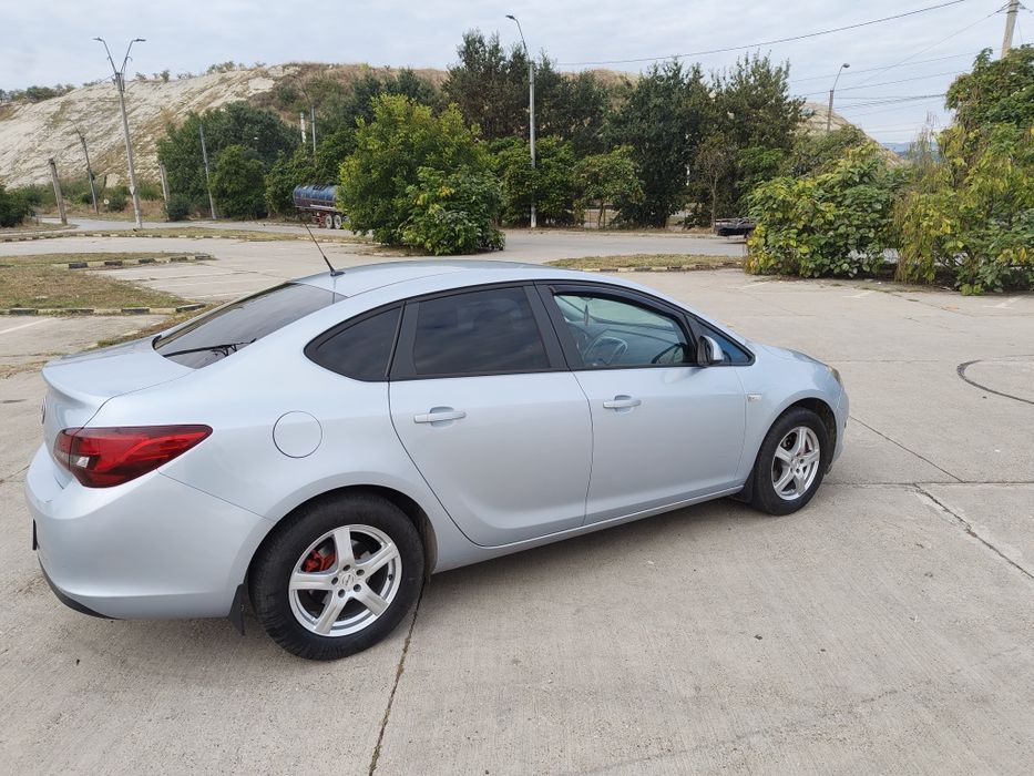 Opel astra  sedan