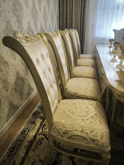 Стол стул сотилади 900$