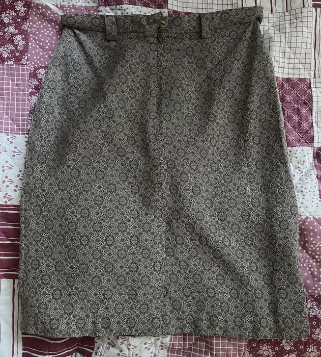 Елегантен дамски костюм пола и сако